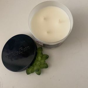 White Barn Grateful Frosted Cranberry 3-wick candle 14.5 oz